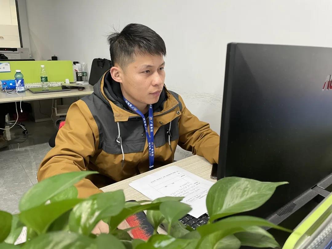 喜讯丨威客电竞VKGAME测绘公司熊慈斌喜提“广东省手艺能手”声誉称呼！