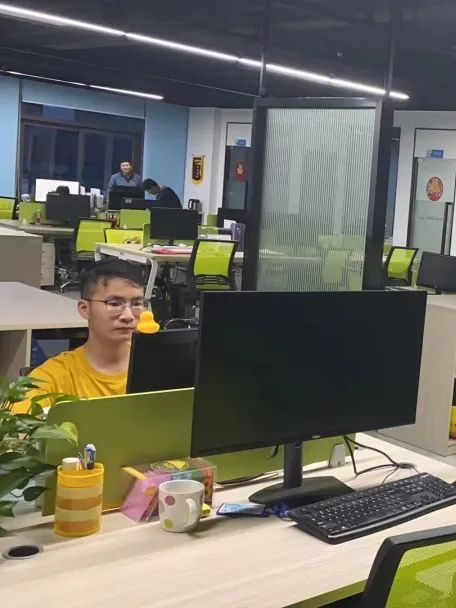 奋战一线丨威客电竞VKGAME人的假期这样过