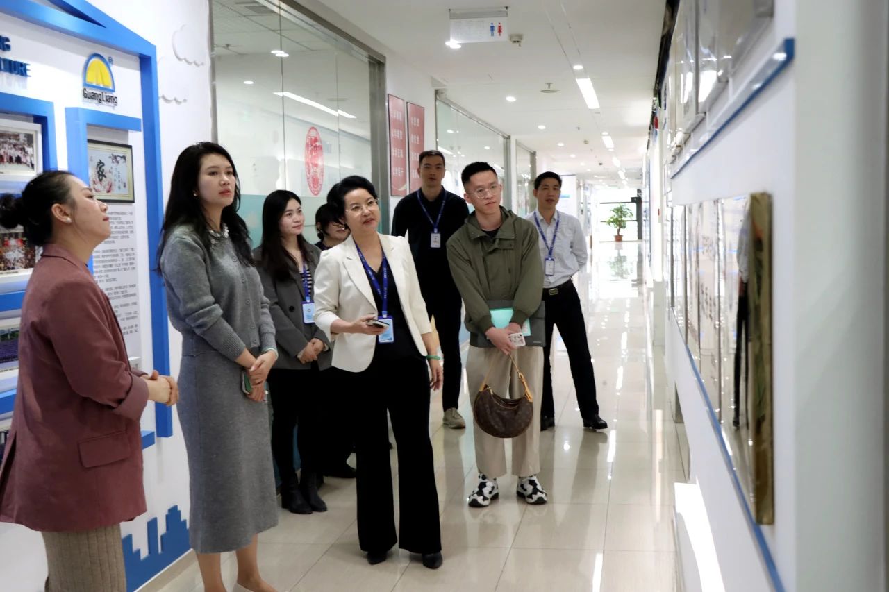 东莞市都会更新协会向导一行莅临威客电竞VKGAME集团旅行交流