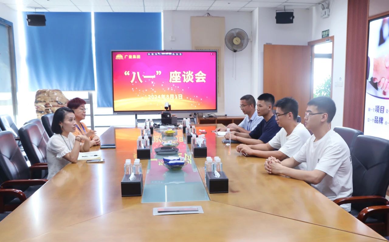 致敬军旅荣光，，共庆“八一”佳节